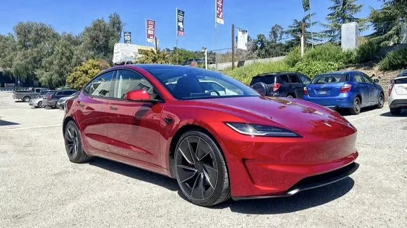 【新款特斯拉Model 3高性能版预计6月中旬交付 售价33.59万元】新车于4