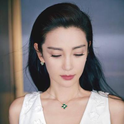 2009年，李冰冰开出12万月薪招保姆。其中一位保姆应聘，将菜里里外外洗了5、6