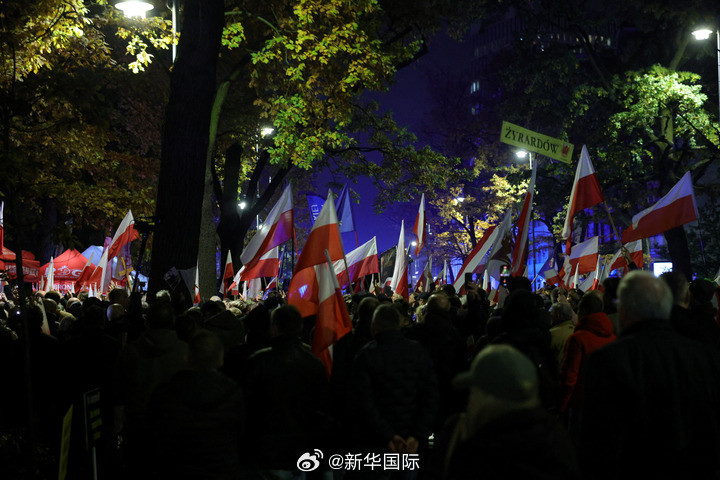 波兰宪法法院抗议冲突看到国外街头冲突混乱的新闻，心里格外感慨。安稳从来都不是理所
