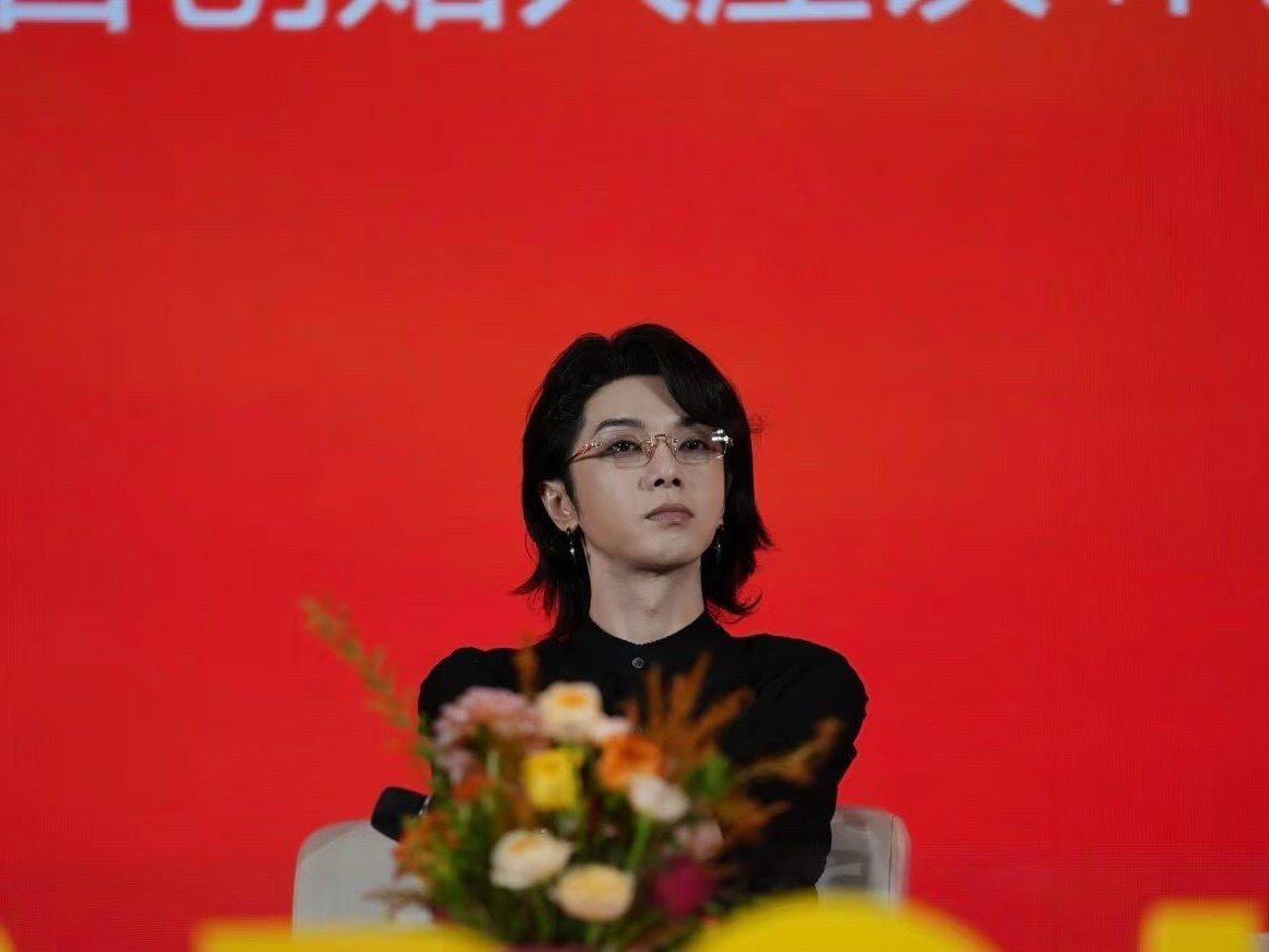 睡前进来感受一下华总的美貌霸凌 