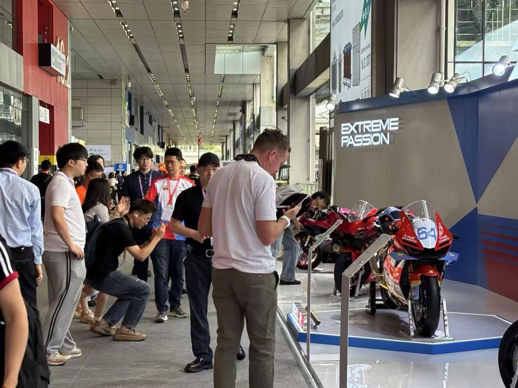 超5000名客商争当张雪机车代理

这不是行业小风波，是2026年摩托圈最炸的现