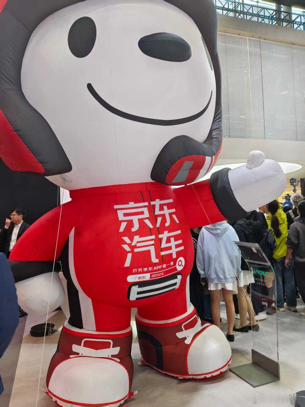 在 发现了一个京东汽车气球玩偶，你对京东汽车的线上渠道怎么看？后续还会有哪些品牌