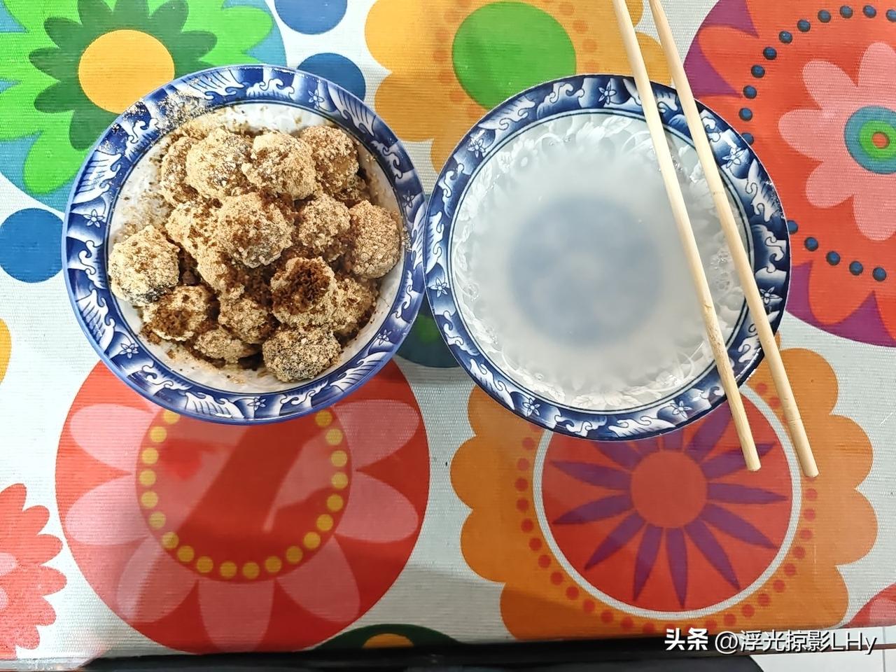 素老三每天50元的生活费，如果在我的小城花50元买的东西够吃几天？处于什么生活水