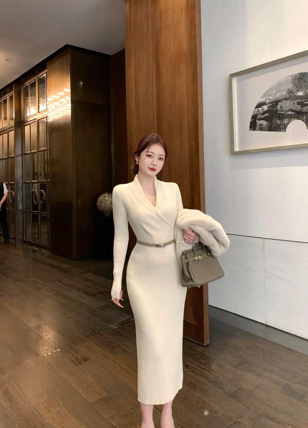 秋冬内搭穿什么，当选连衣裙。