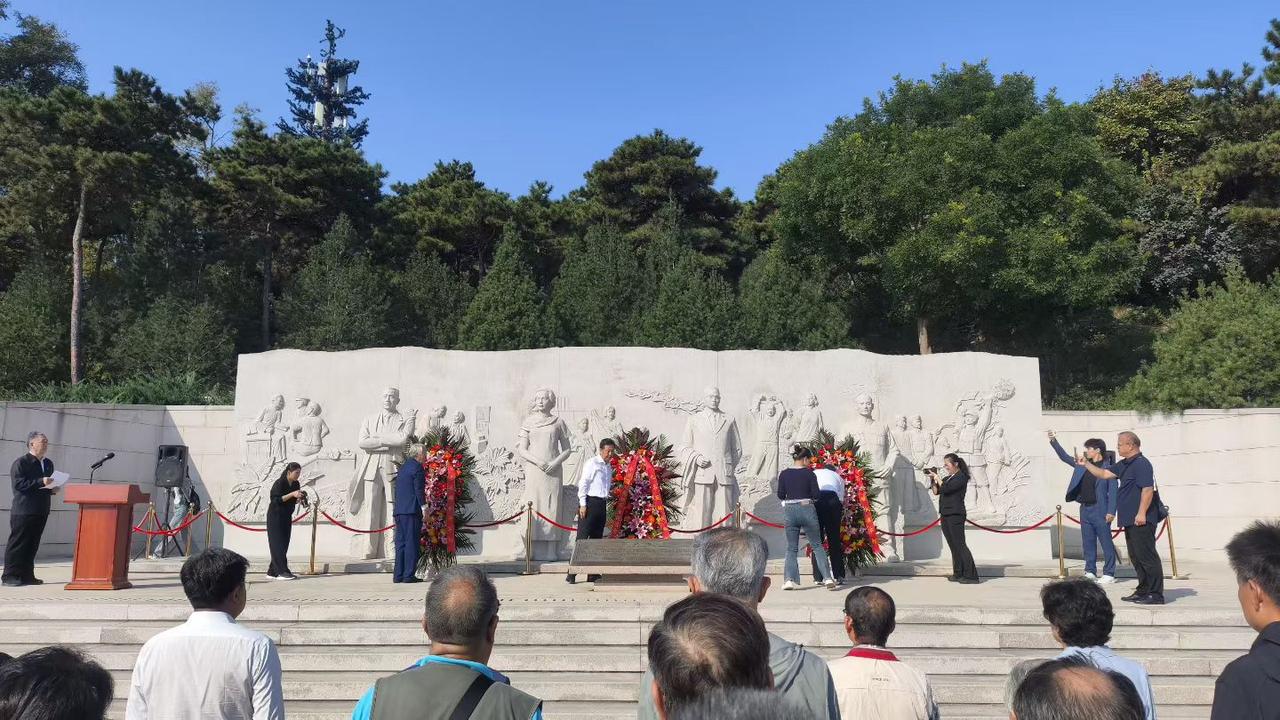 昨天的国庆活动很有意义，因为作为真的为祖国统一工作努力的人，就应缅怀先烈们的贡献