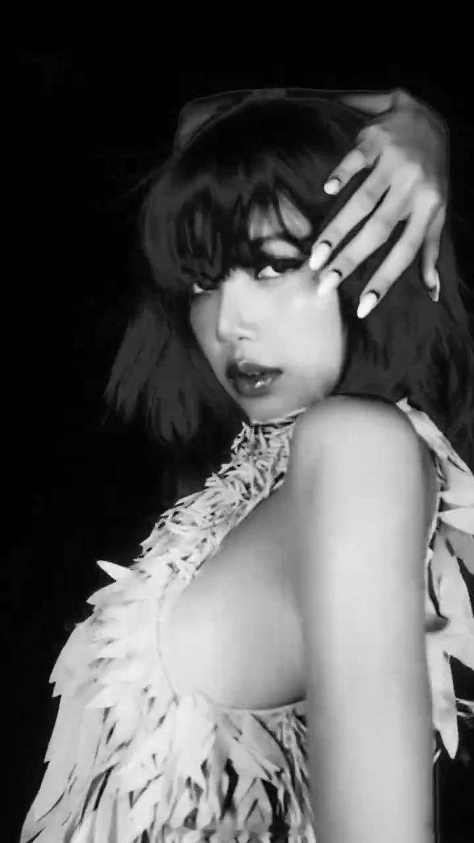 LISA 为时尚杂志《Vogue Korea》拍摄🎬LISA再次重逢的Kpop