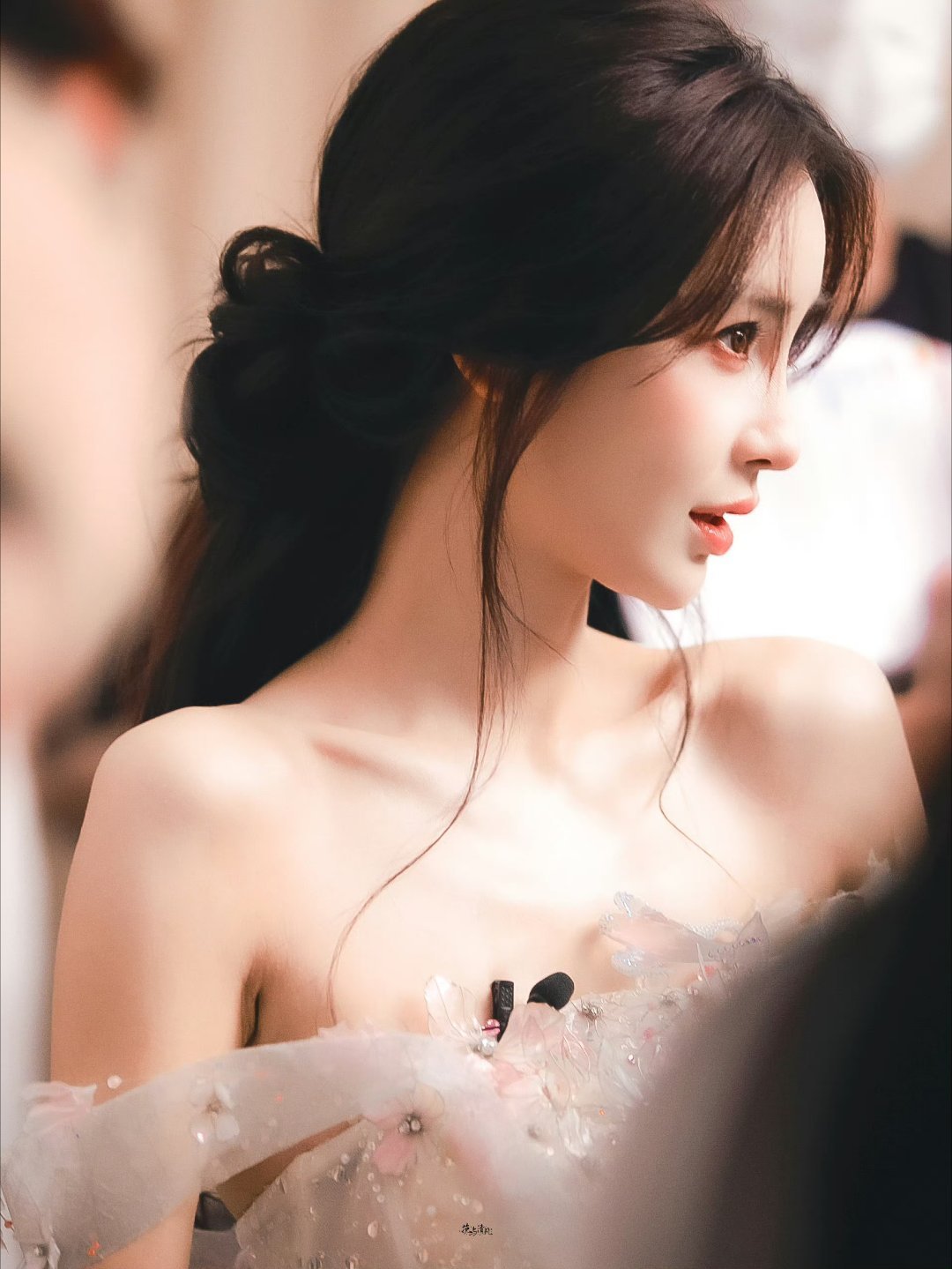 angelababy ⼁杨颖 静待黎明破晓，玫瑰盛开，心动于你 𝐖𝐚𝐢𝐭