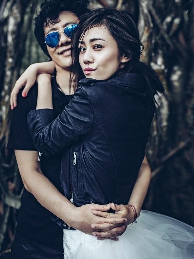 当年，郑钧与相伴18年的发妻离婚，转身娶了小15岁刘芸，还为她剪去一头心爱的长发