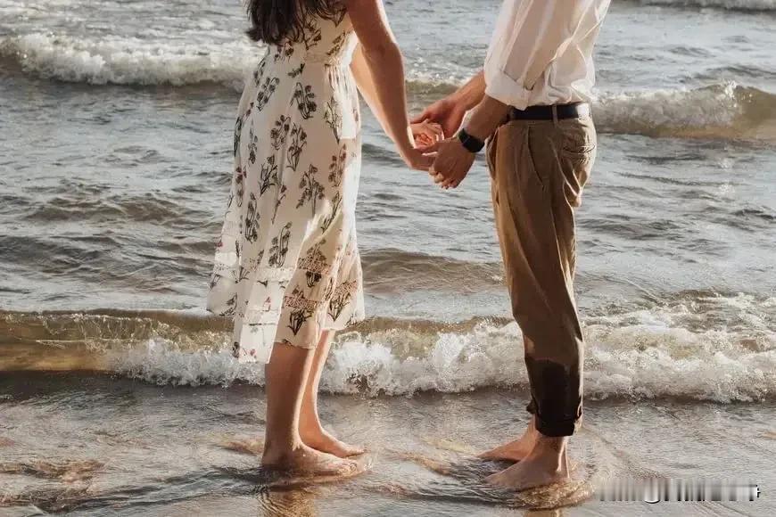 年轻人应该清醒清醒吧，婚姻这个玩意儿说实话，跟爱情本身就没有多少关系。
婚姻是一