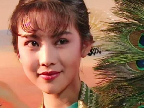 盘点蔡少芬演过的6个经典角色，图4惹人怜，图6一笑面如桃花！
图1是蔡少芬在极度