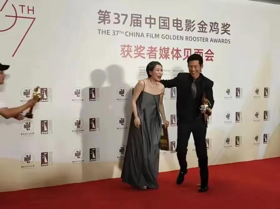 刘丹，爆冷夺奖！

第一，刘丹是谁？以前都没听过！
第二，刘丹凭什么拿奖？就因为