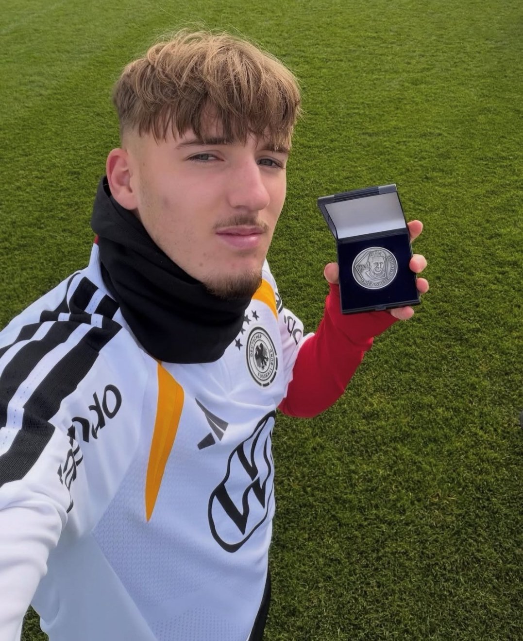 卡尔被授予弗朗茨-瓦尔特奖 