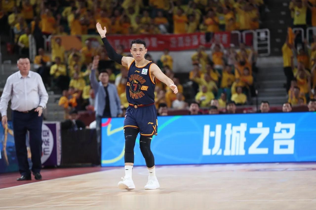 终于明白张宁和原帅为什么进不了国家队了！

这两个球员季后赛就没有打好过，防守被