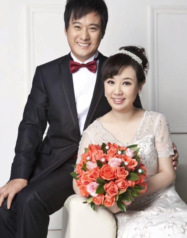 关凌老公被说像周润发关凌夫妻被说像林志玲周润发 关凌说自己和老公当年的婚纱照被说