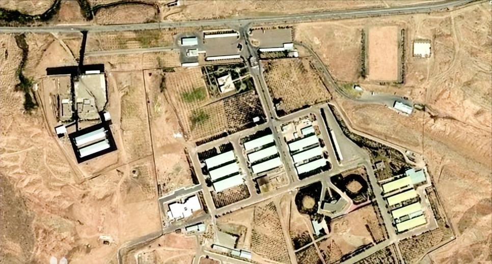 美伊马上就要在阿曼谈核问题了，没等上桌谈，伊朗直接先掀桌子亮肌肉，把自己藏在地下