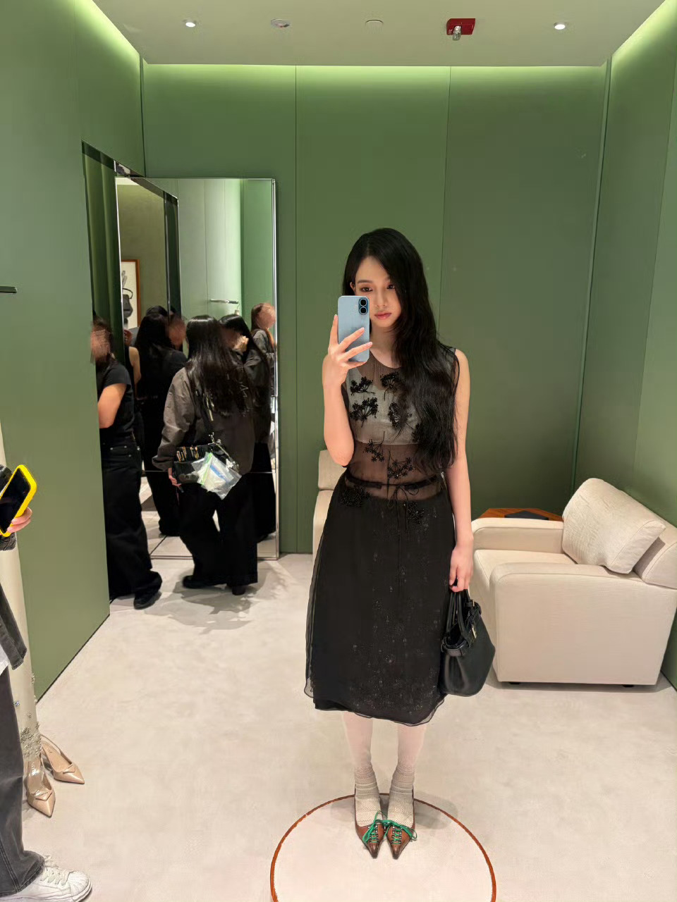 260828  katarinabluu IG更新Pradathing-🖤@ 