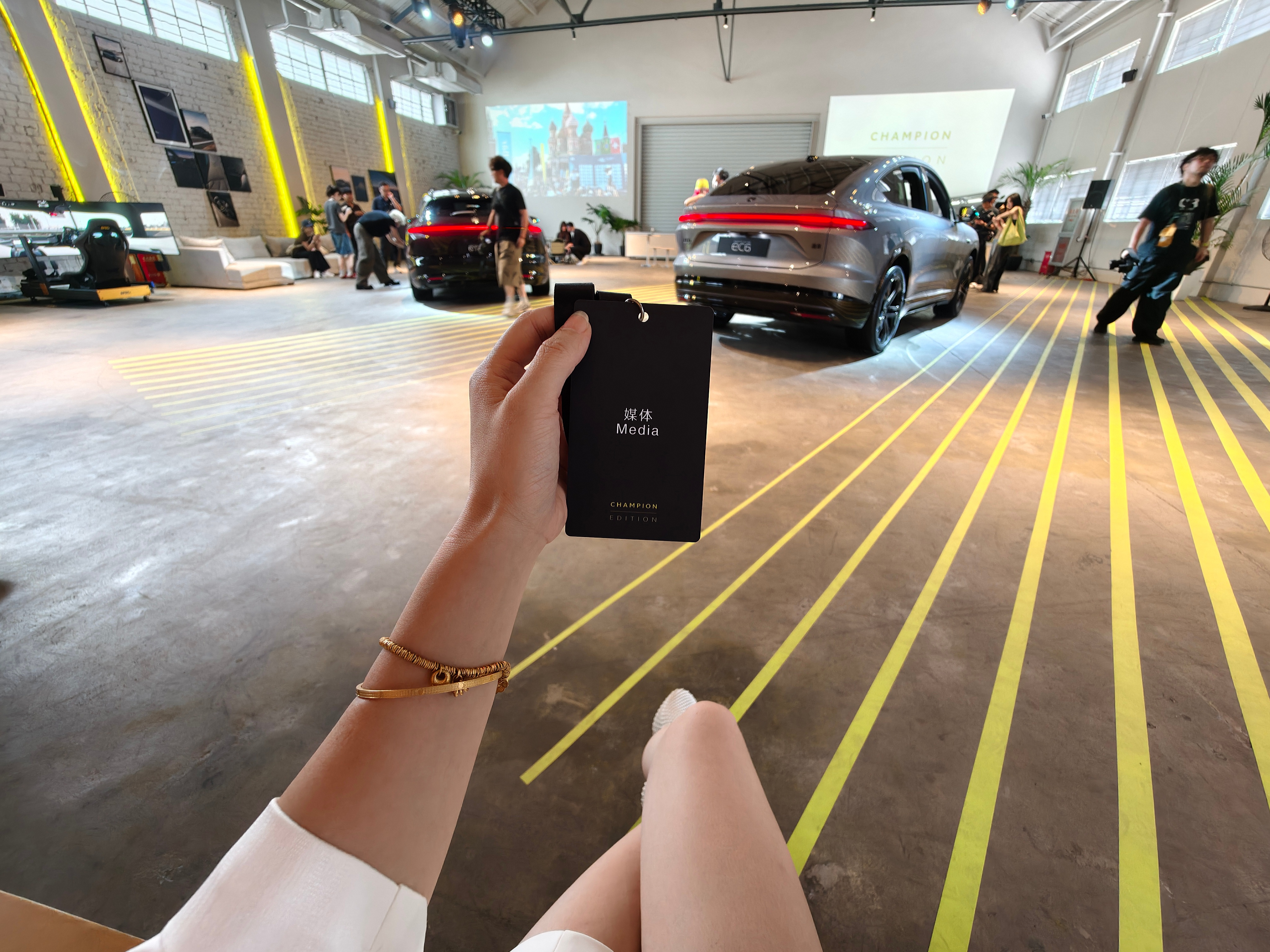 今天王安宇来听说现在这个证值💰30000块 上海·车库花园咖啡GARAGE G