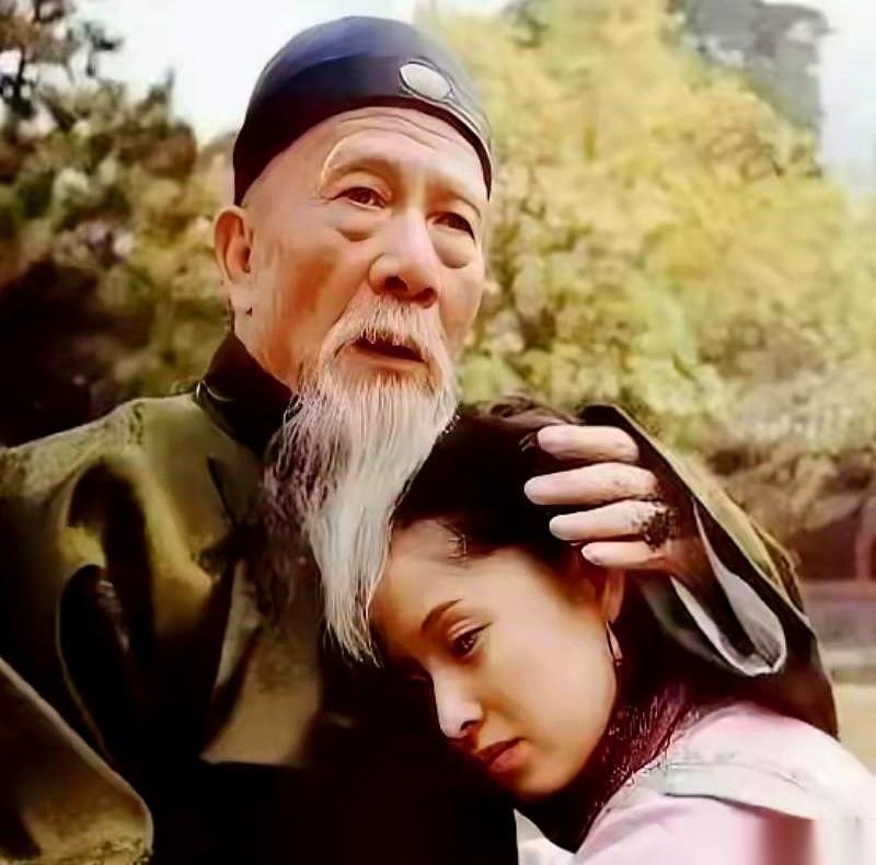 69岁的左宗棠，娶了慈禧太后赏下来的17岁宫女。
洞房里，红烛的光跳了一下。女孩