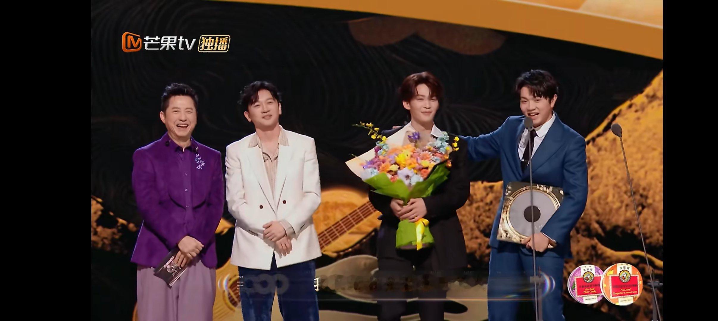 声生不息荣耀华流搭档团 祝贺庾澄庆、苏有朋、颜人中、王赫野“相亲相爱一家人”获得