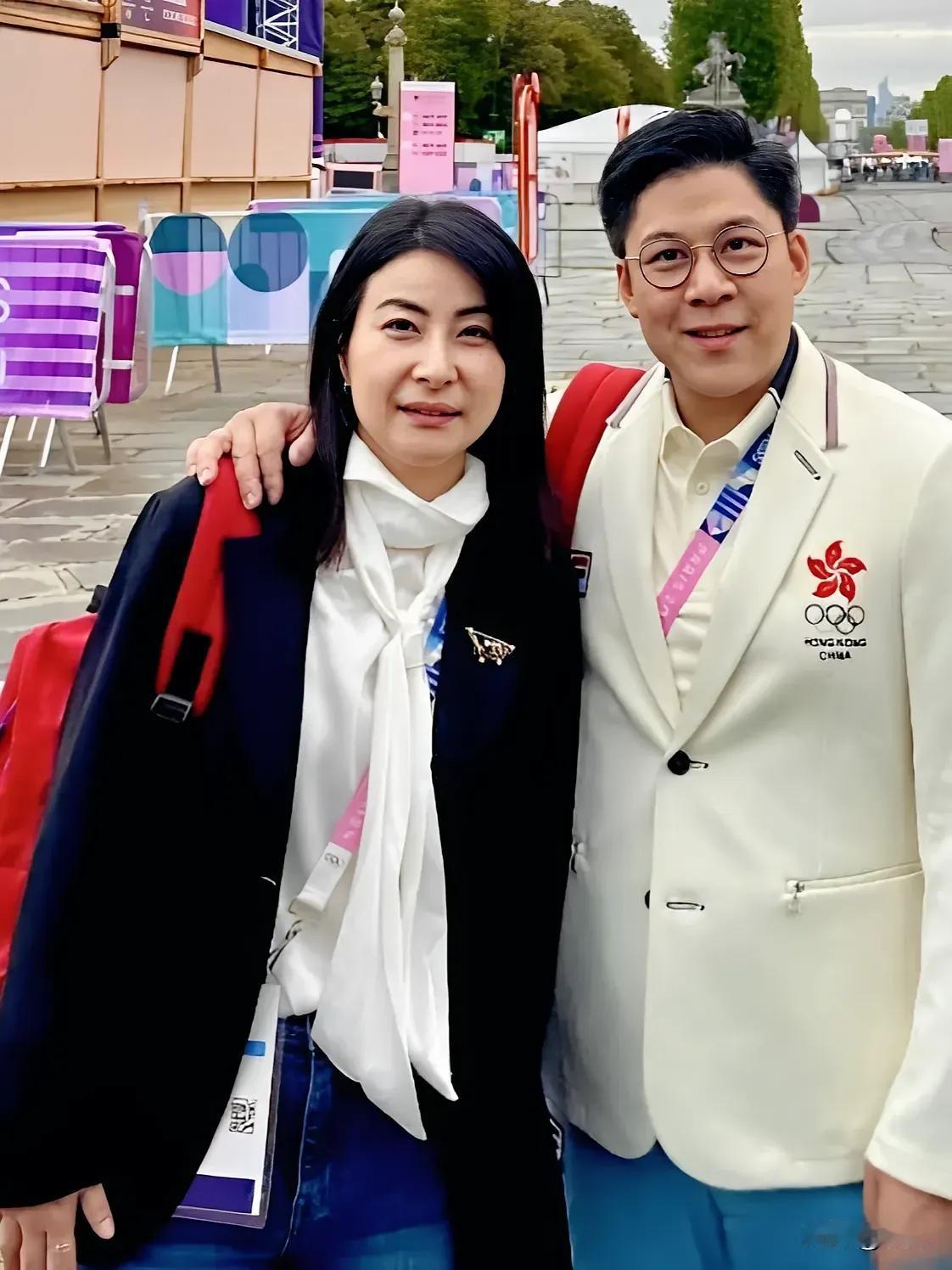 体坛界的模范夫妻:
对对恩爱有加
对对相敬如宾
对对珠联璧合
对对不离不弃