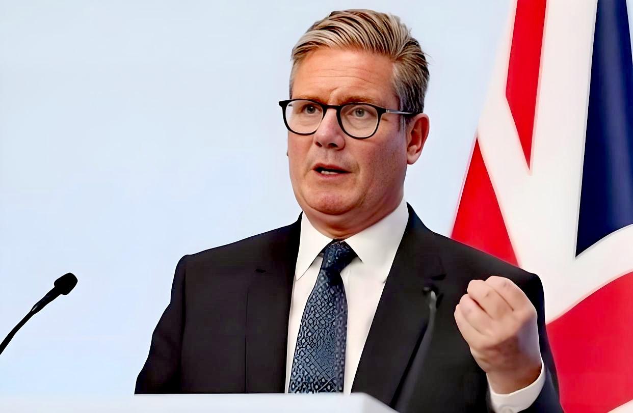 斯塔默哪来的底气要求“特朗普道歉”？简直自不量力！

据报道，英国首相斯塔默日前