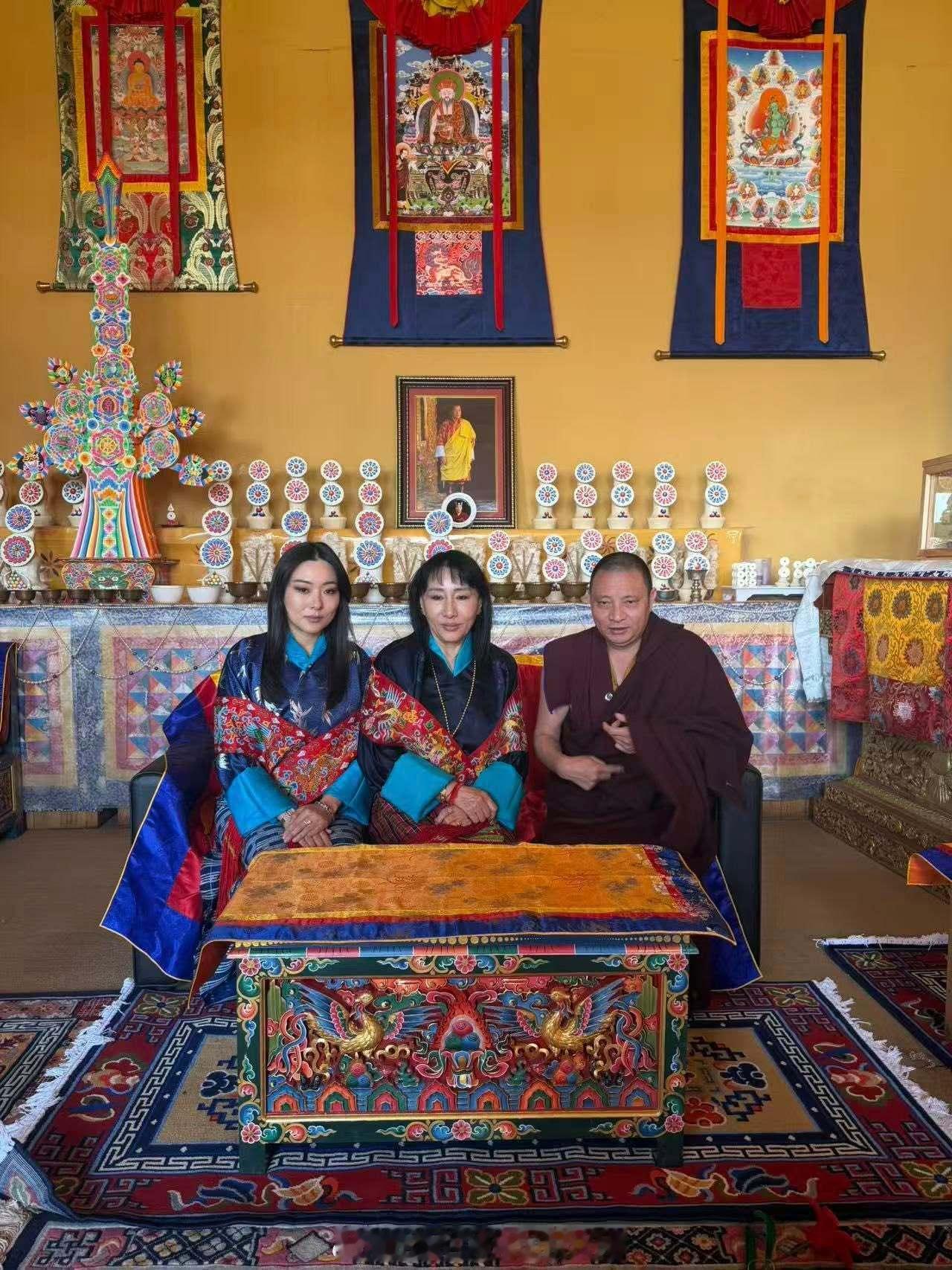 王室王室不丹王室 2026年4月21日，县城二王后和四公主参加一个棕教活动，菠菜