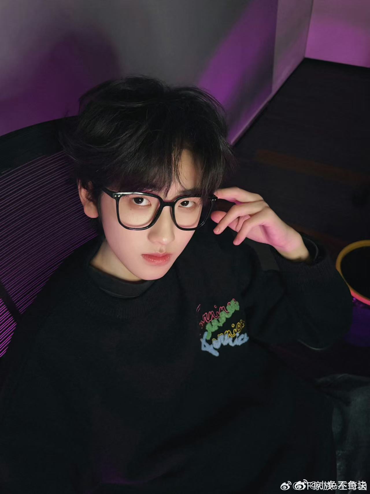 左奇函综艺细节控 左奇函真的太会玩了，被问最帅三人直接用自己名字玩梗，轻松又有趣