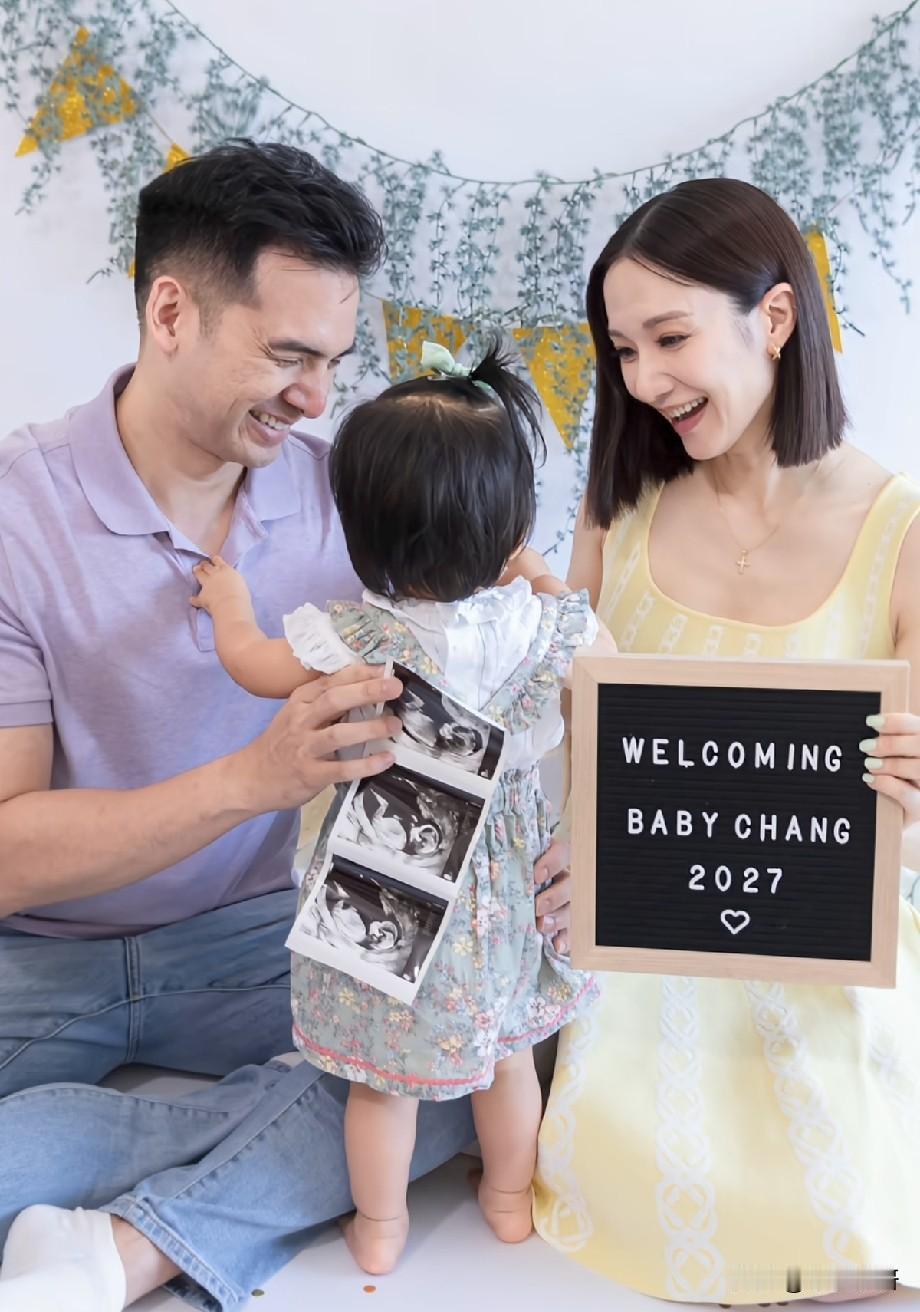 王君馨官宣二胎喜讯！一家四口合照温馨满满，二宝预计2027年降临
 
TVB女星