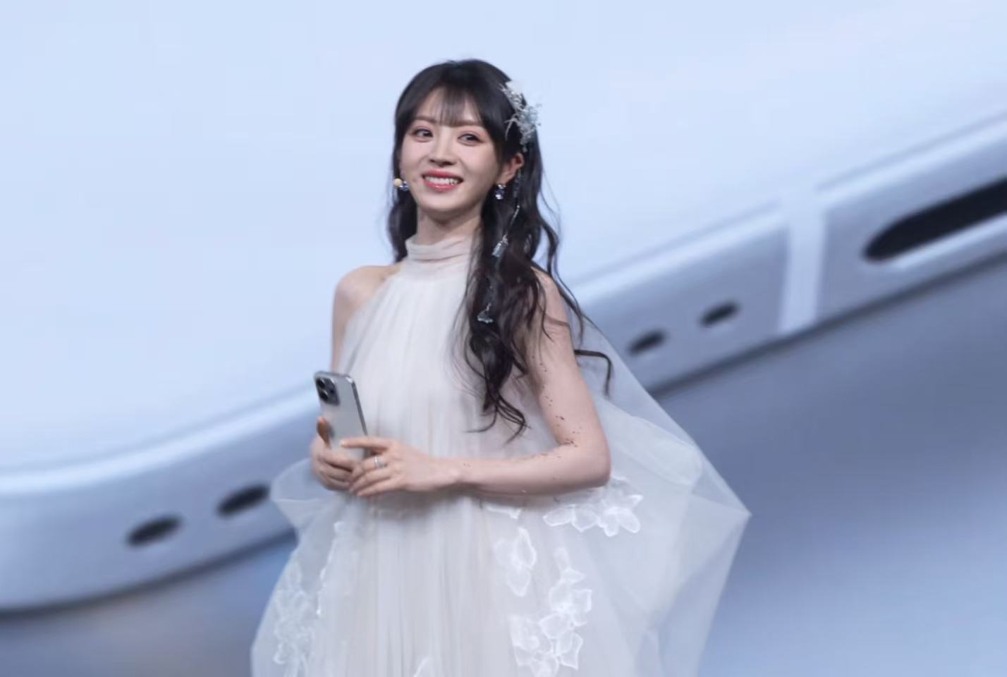 田曦薇给我下了一场告白雪 这大概就是vivo S50「告白」系列的魅力吧！田曦薇