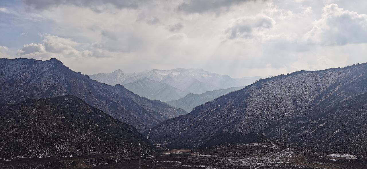 今天早上起来，西宁的天气雾蒙蒙的，我感觉又要下雪了，等天彻底亮了后，我突然发现这