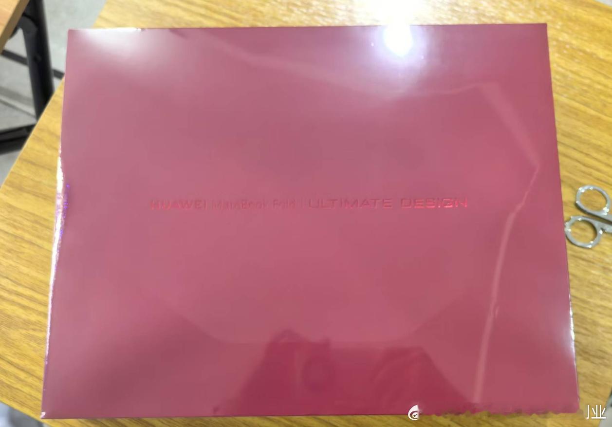 鸿蒙电脑华为MateBook Fold 非凡大师，可以是一个平板，也可以是一台电