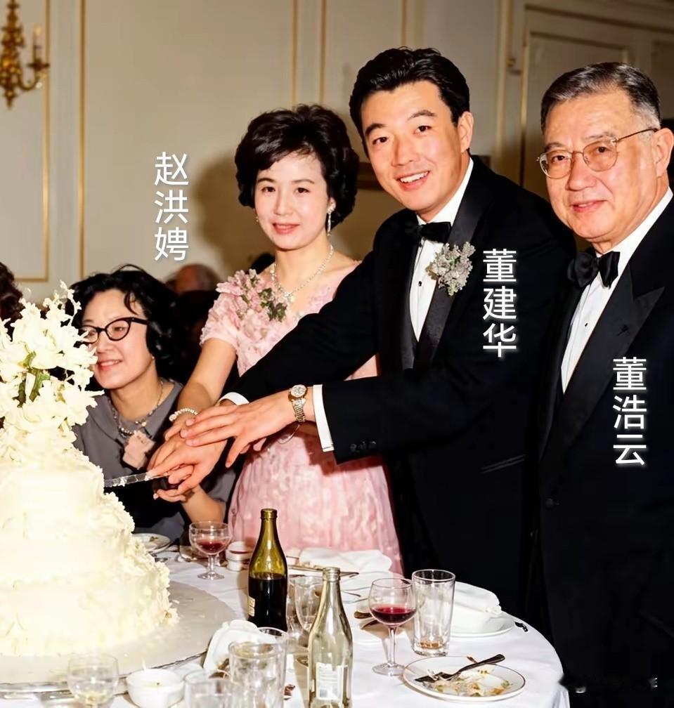 从两张照片看董特首一生。
    2026年9月8日晚，香港首任特首董建华在医院