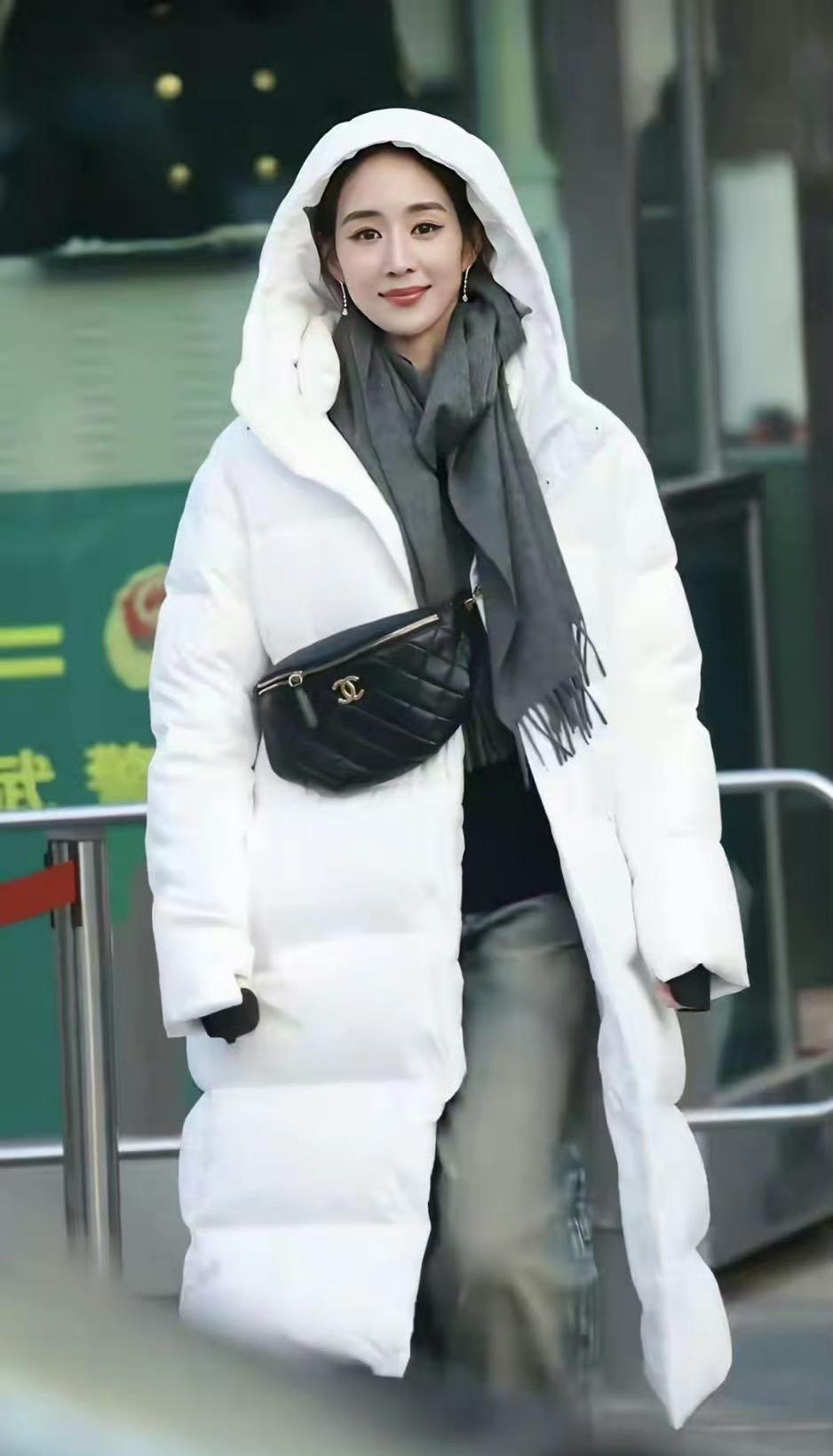 43岁张钧甯春晚彩排 美的像青春女孩 出身书香门第的她 气质好 身材棒
那张精致