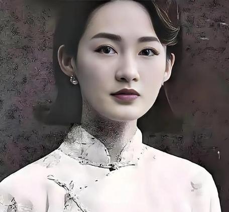 1919年，军官陈济棠看上了戏子莫秀英，得知她身上有两处特别，认为她旺夫益子，赶