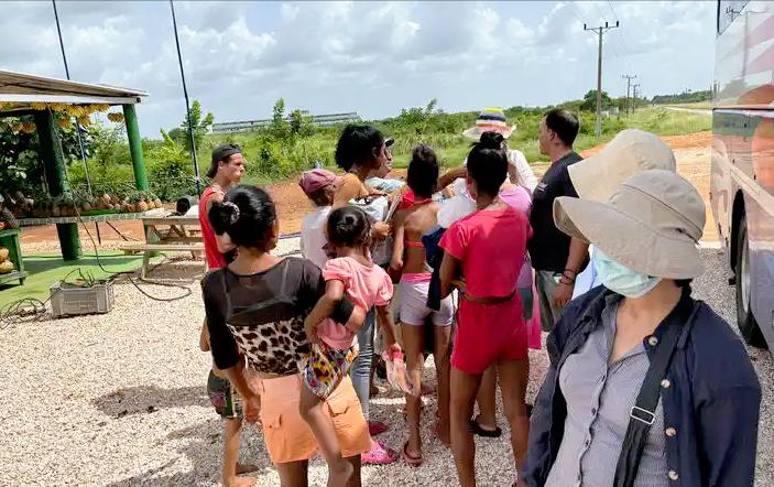 在加勒比海边上住着两个挨得特别近的邻居，古巴和多米尼加，两国人口也差不多，都有1