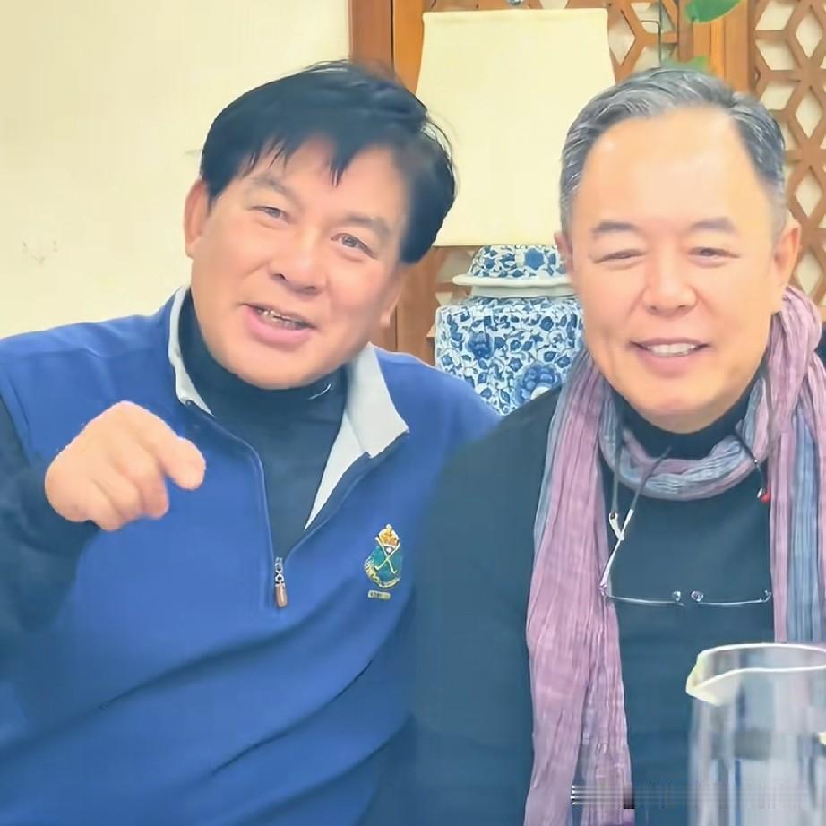 朱时茂和张铁林在一起聚会，两人声称是82年认识的，是几十年的朋友了，朱时茂说张铁
