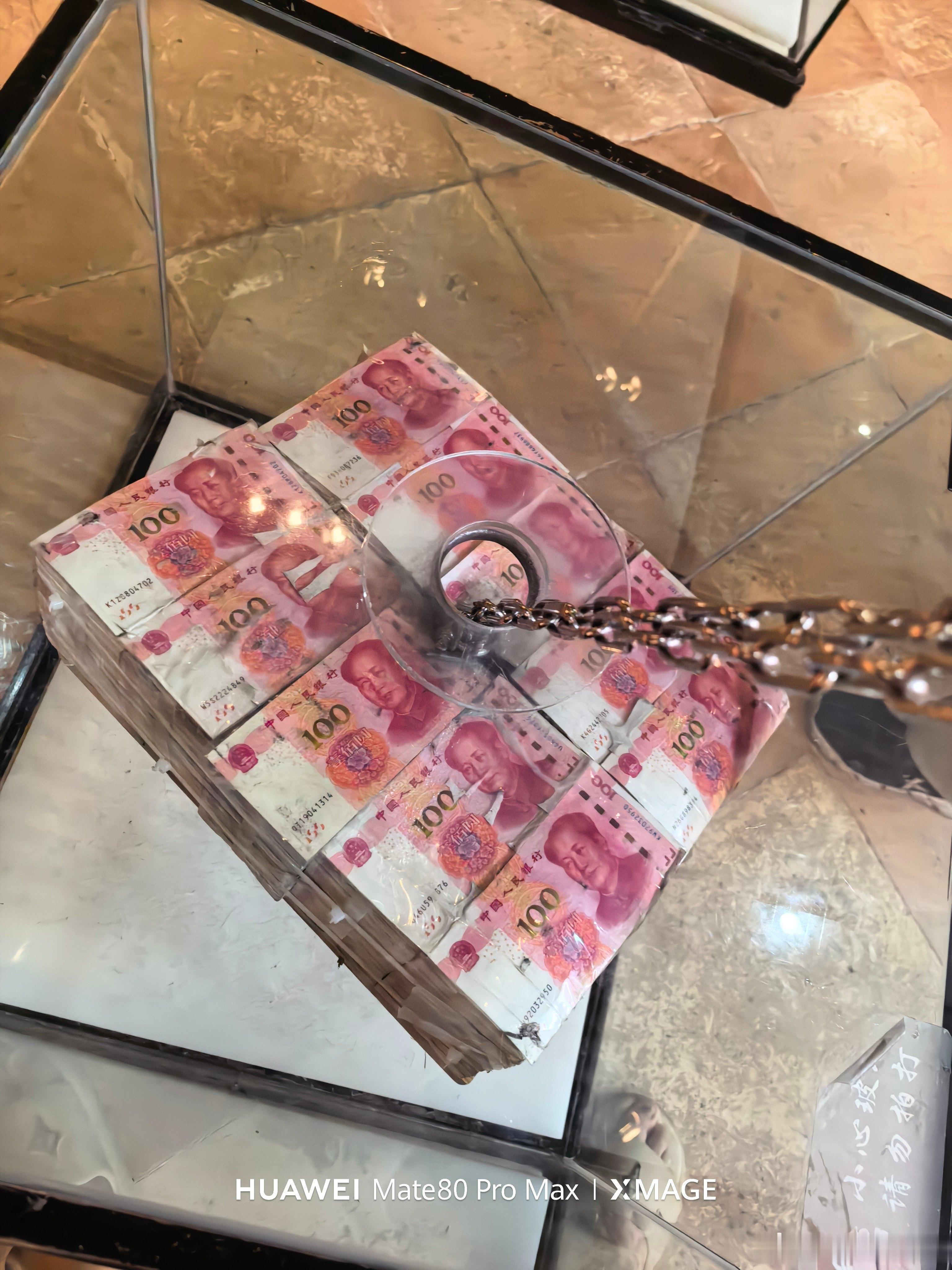 博物馆直观感受100万现金，重量约23斤
