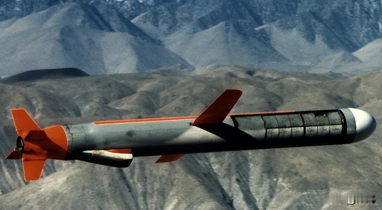 虽然特朗普在中东局势的处理上进展颇为顺利，也取得了一定成效。但是美国国内在俄乌问