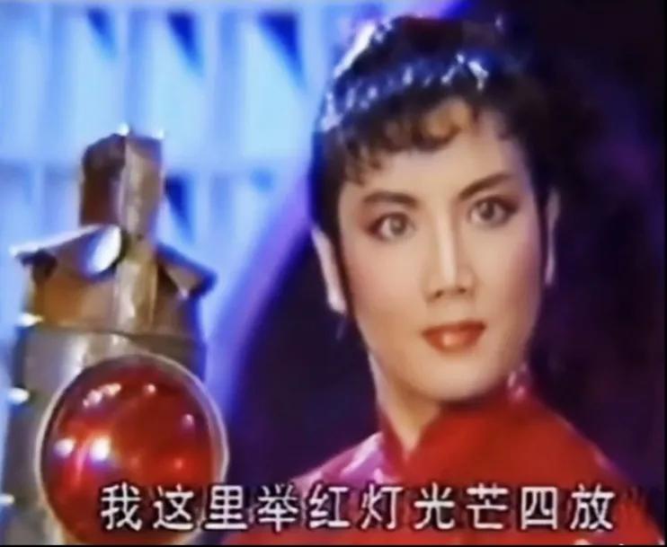 李秀明的李铁梅扮相漂亮，表演 演唱更是精彩
好想能看到她的京剧《沙家浜.智斗》和