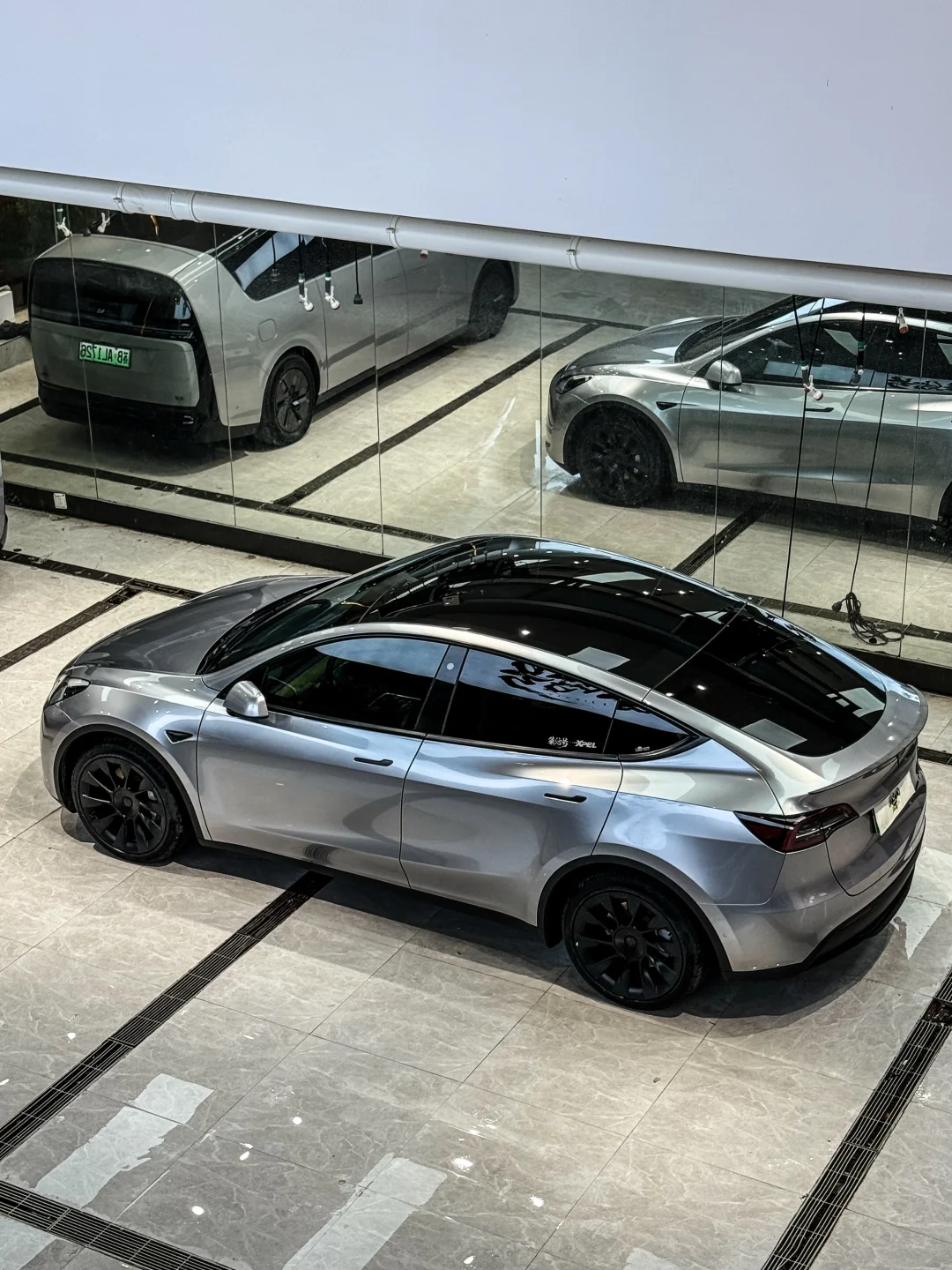 硬装是外观，特斯拉的基础装修就是外观颜色