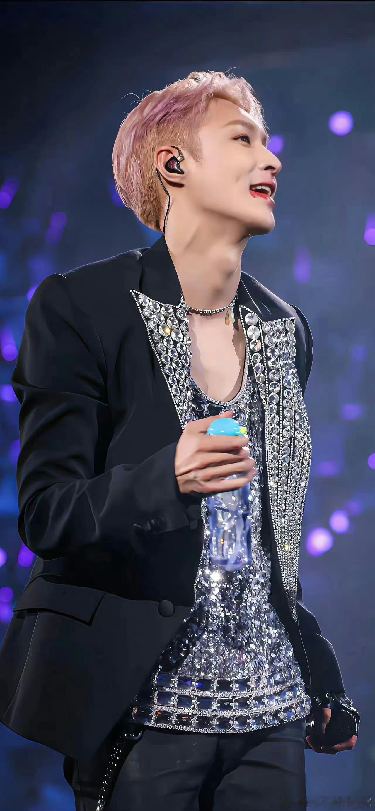 #张艺兴新歌是淡人主打歌吧#  能够感受到张艺兴这首新歌也是给我们带来更多的情感