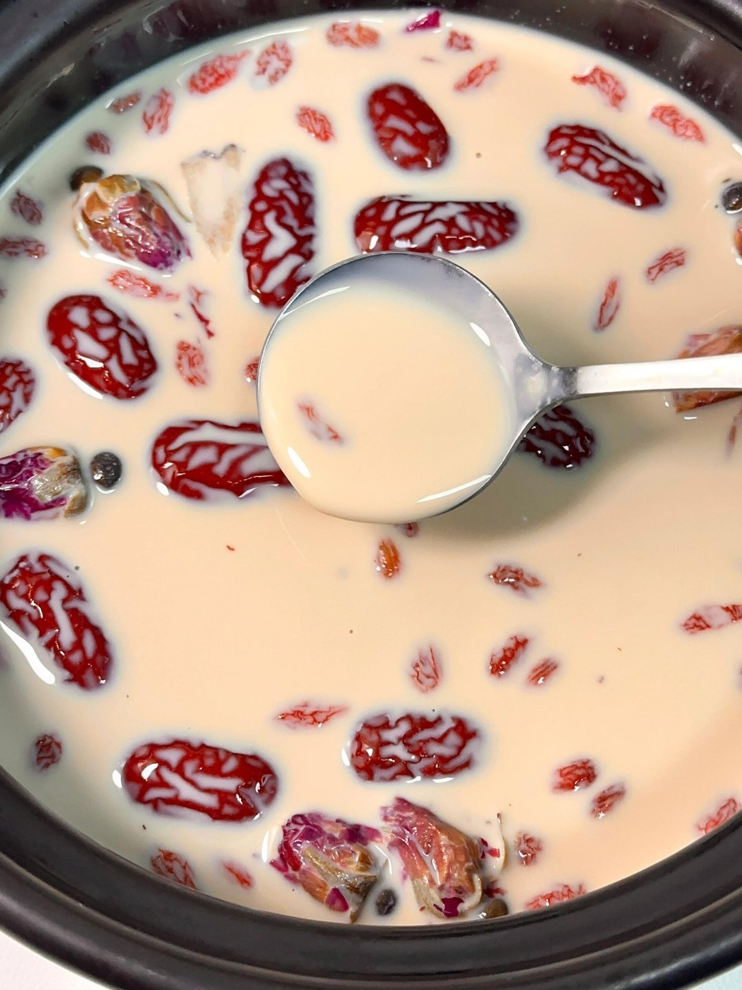 风味人间  |  饮品   | 超级好喝的红枣牛奶茶，来啦。只要你有手就会跟风走