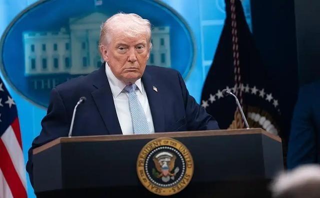 全网炸翻了！联合国不再惯着特朗普政府，直接正面硬刚，撂下一句狠话：只要敢动相关民