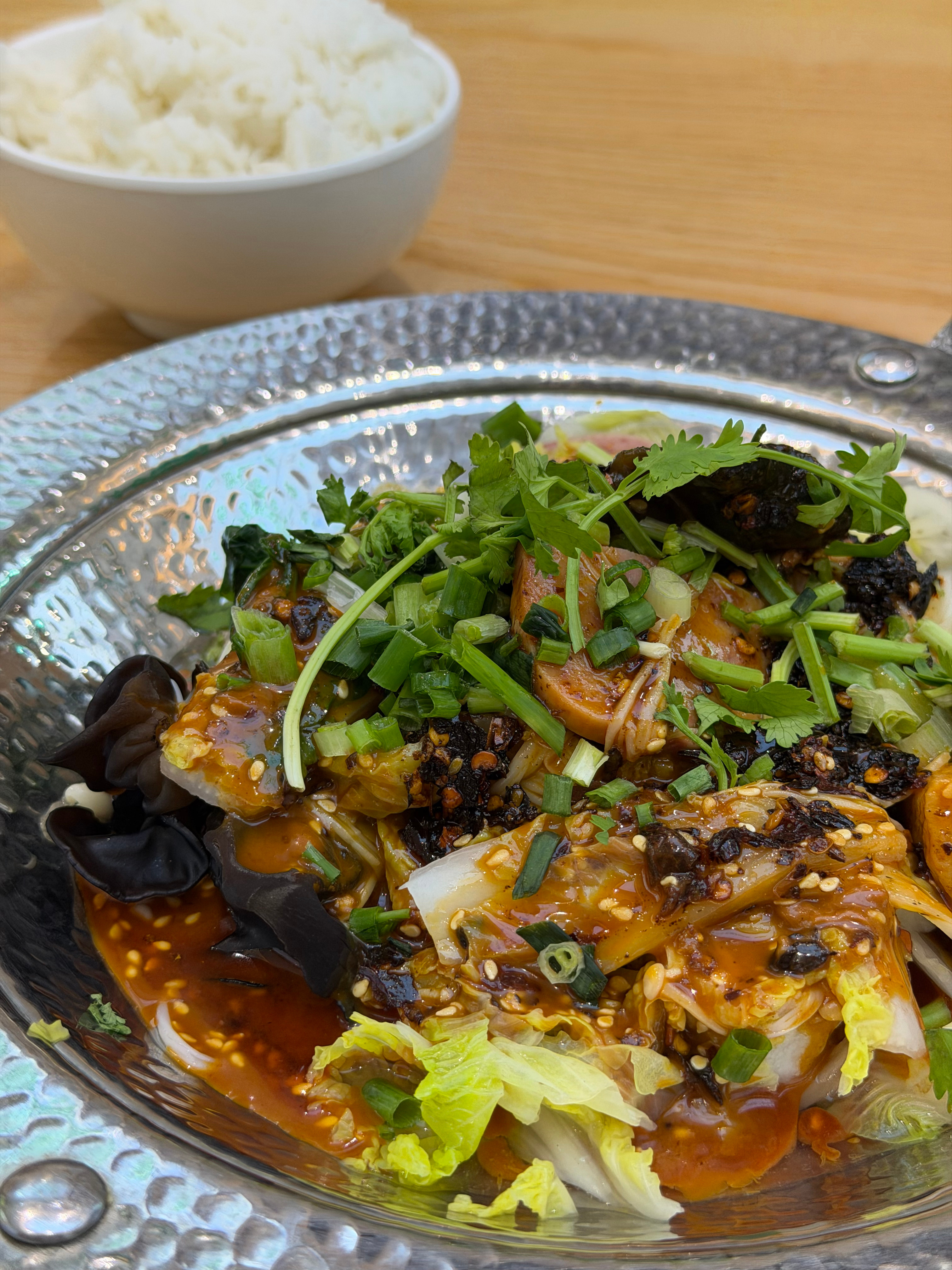 连甲乙饼一个做饼和粥的店都出美式咖啡了，是餐饮行业太卷了，还是实体店真的越来越难