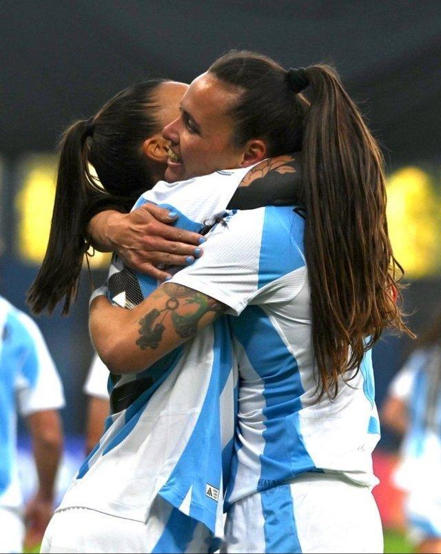 🇦🇷 阿根廷女足打破了连续三届未能赢得女足美洲杯 首场比赛的记录📋❌️ 2