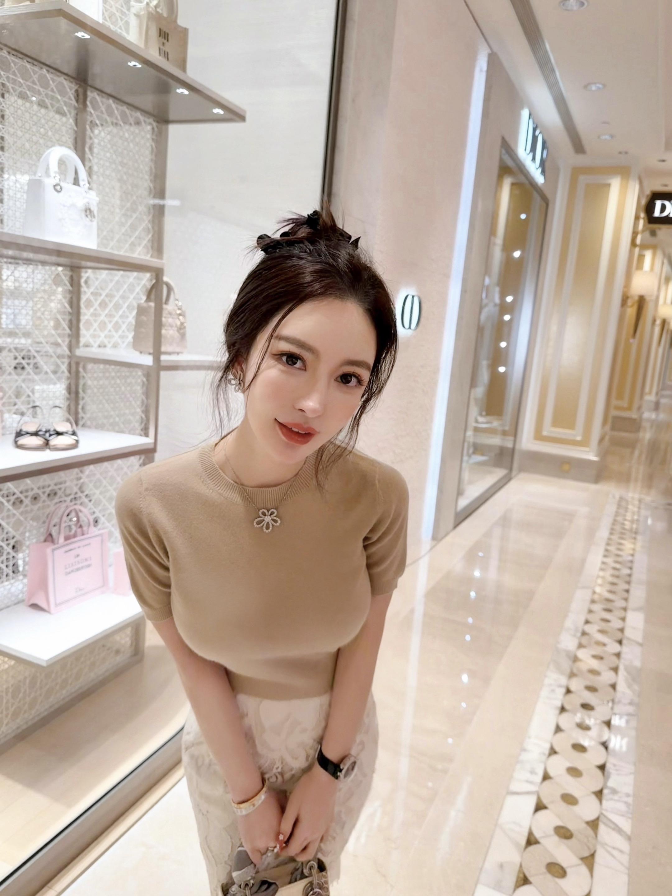 “爱是有人愿意为你举起无数次手机” 耐着性子，定格你喜欢的每一个瞬间...