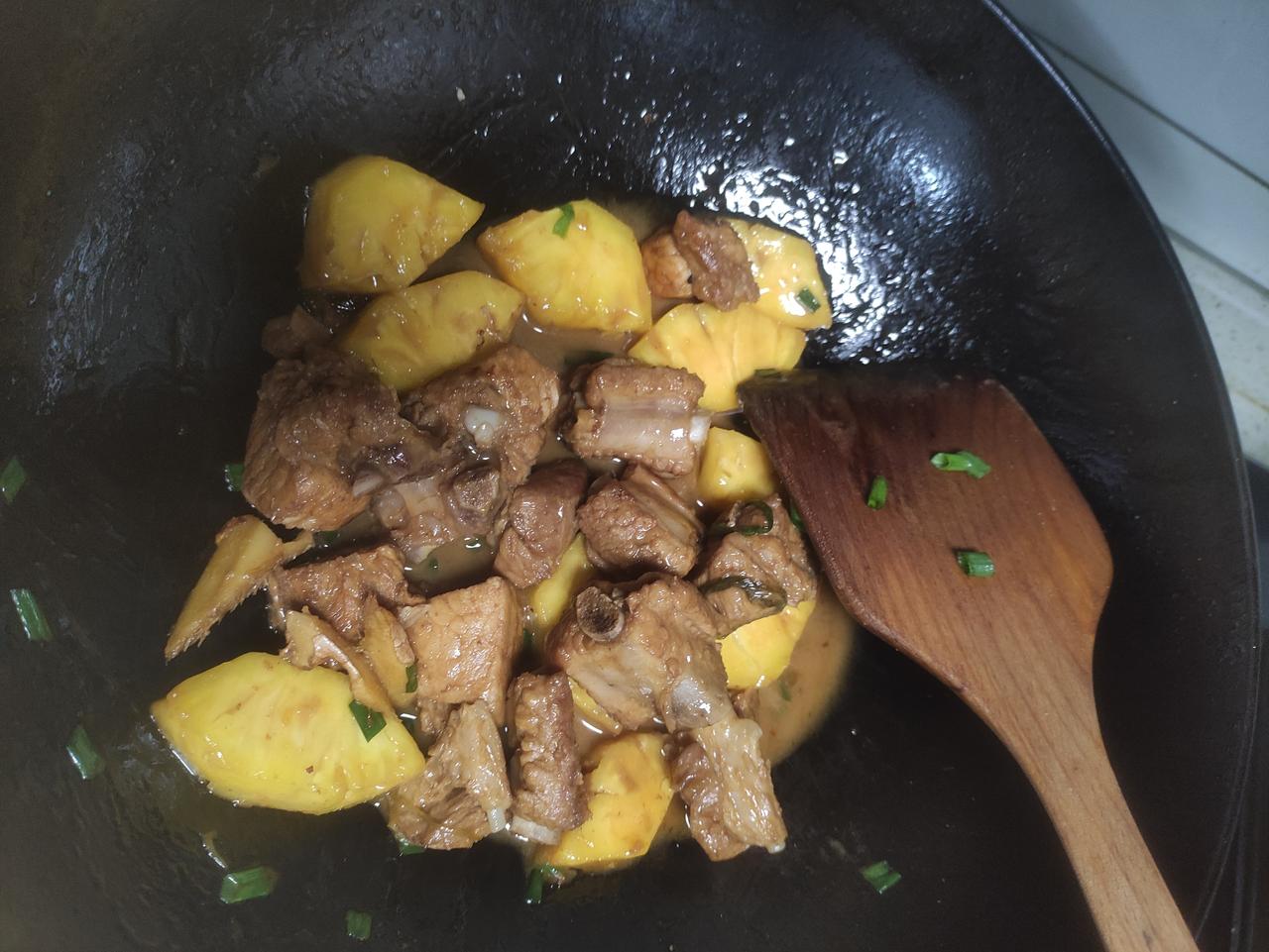 紫微斗数铃星

不要认为煞星，都是不好，其实不是的。

铃星，五行属金，明火就是