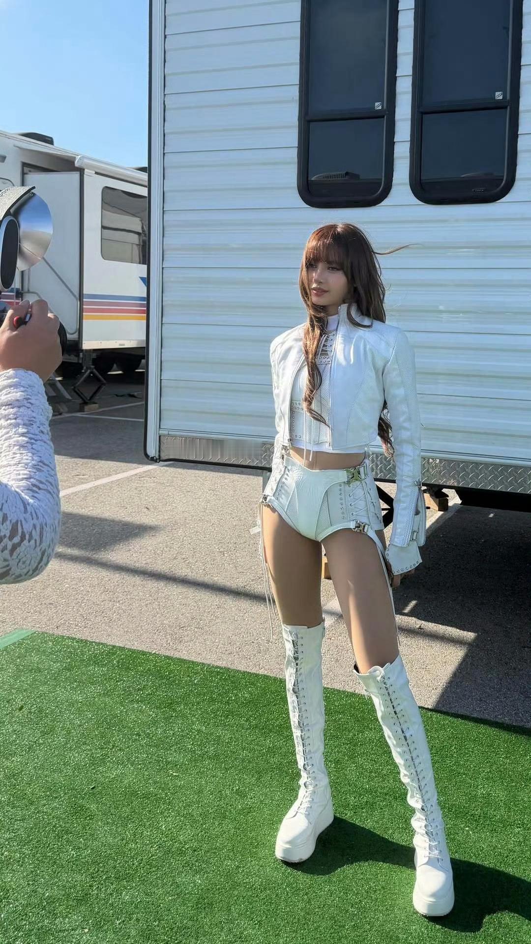 lisa这腿p都不敢这么pLisa比例真的好绝