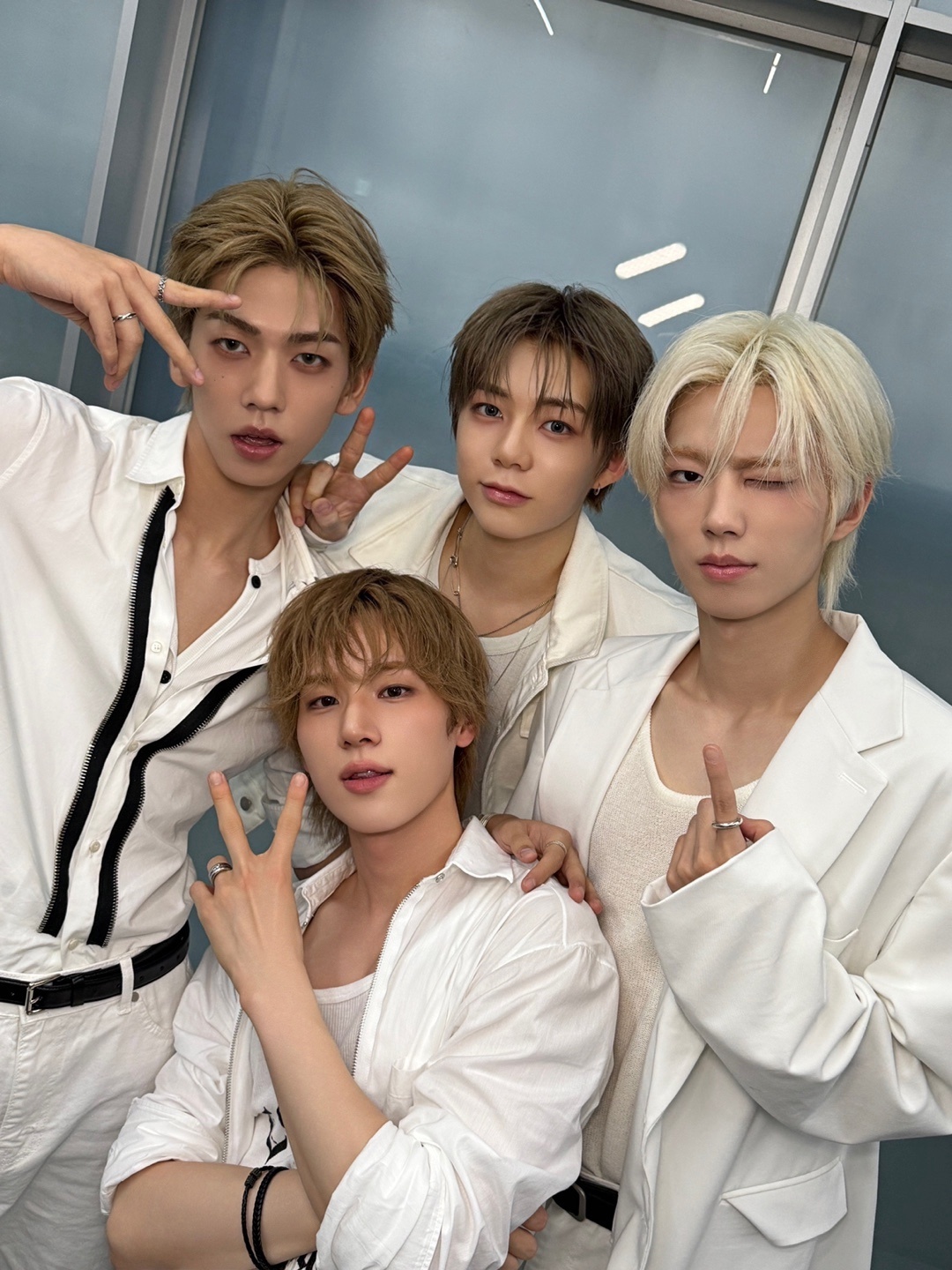 [📷]今日8TURN_260728不需要反光罩☀️八顿本身就很耀眼！本周的Th