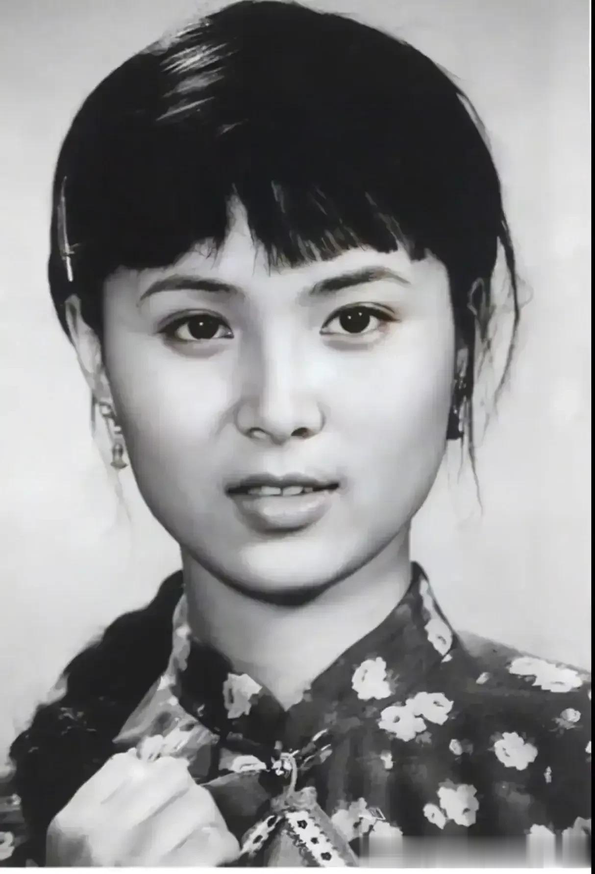 她曾美过刘晓庆，是珠影厂五朵金花之一，与刘晓庆齐名，有“南普北庆”之说。

25